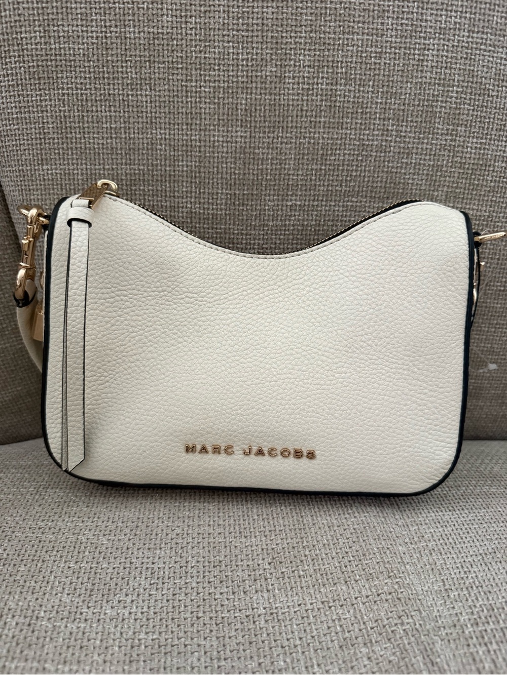 Marc Jacobs Cream Pebbled Leather Shoulder Bag with Gold Hardware